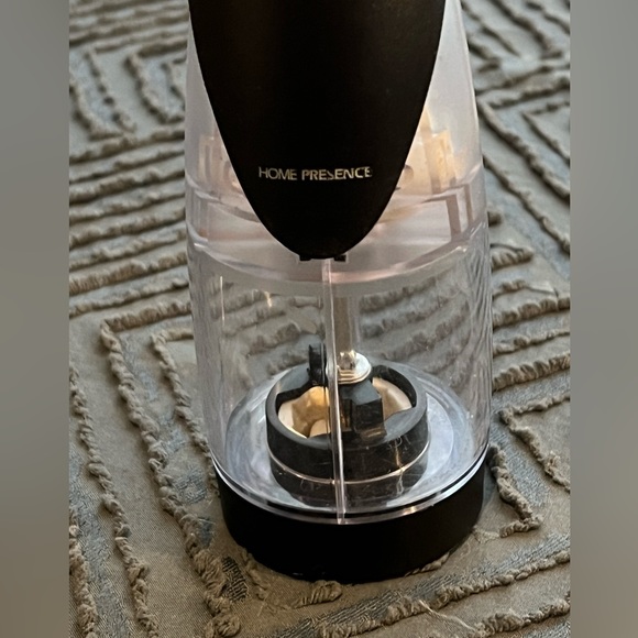 Single Hand Salt/Pepper Grinder - Picture 2 of 5